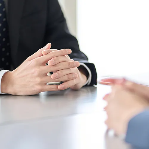 派遣社員になった場合、派遣先との面接はあるのかという疑問に答えました